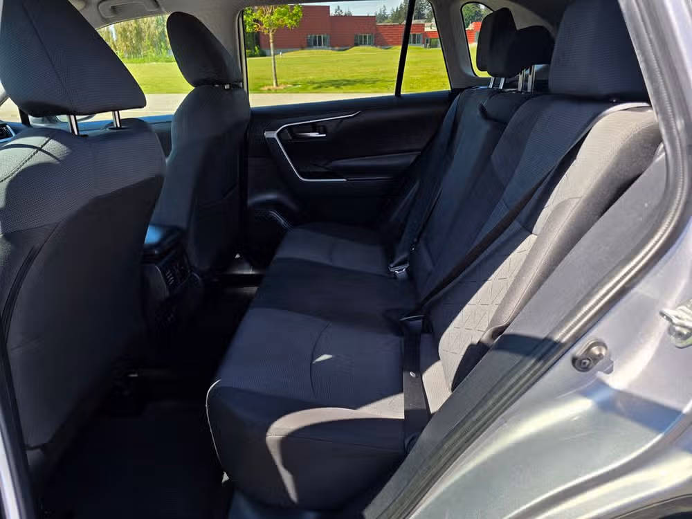 2020 Toyota RAV4 XLE Image 15