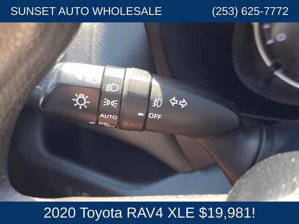 2020 Toyota RAV4 XLE Image 30
