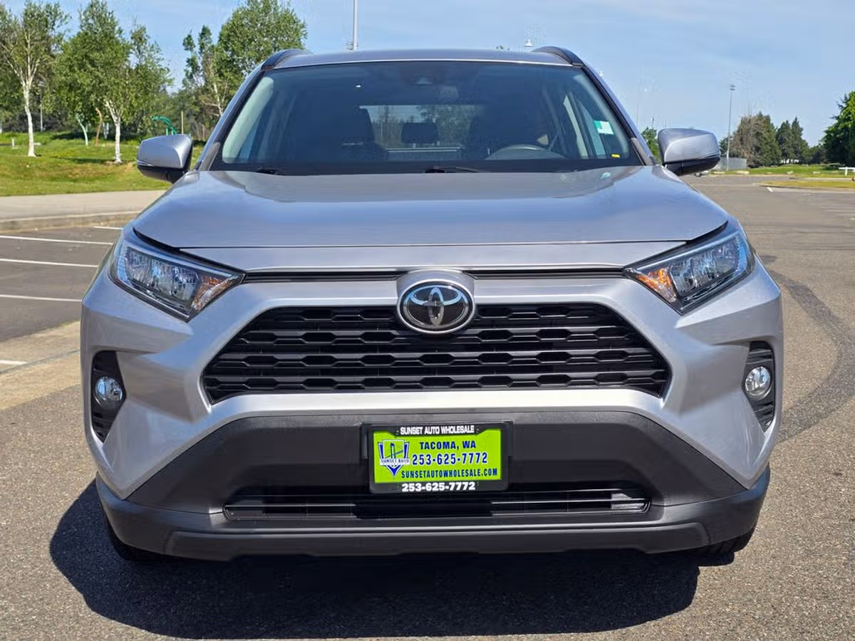 2020 Toyota RAV4 XLE Image 9