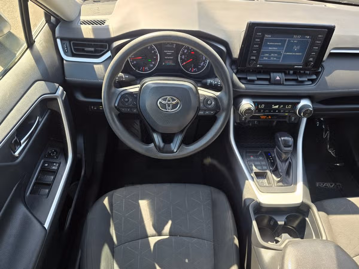 2020 Toyota RAV4 XLE Image 11
