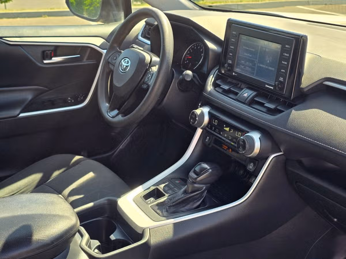 2020 Toyota RAV4 XLE Image 19