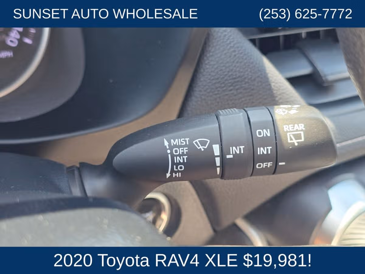 2020 Toyota RAV4 XLE Image 31