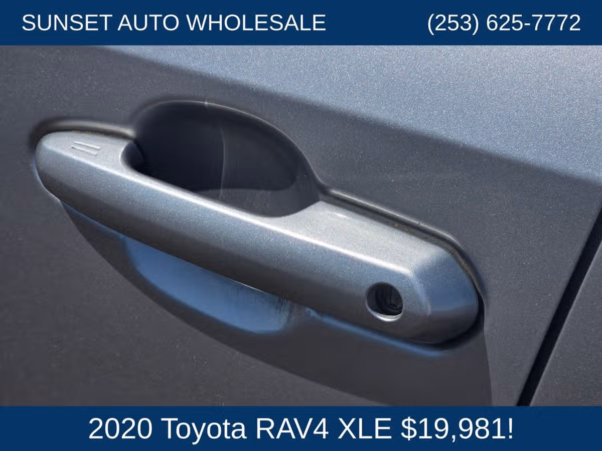 2020 Toyota RAV4 XLE Image 25