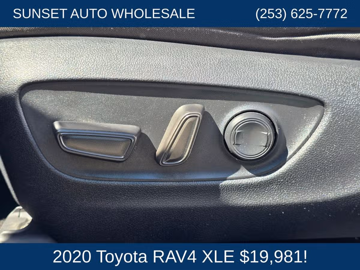 2020 Toyota RAV4 XLE Image 28