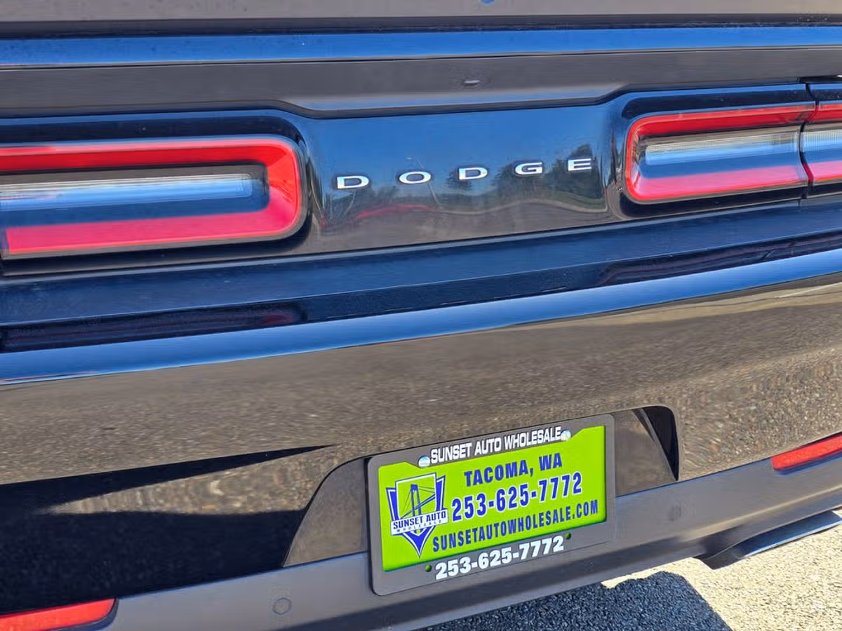 2015 Dodge Challenger R/T Scat Pack Image 17