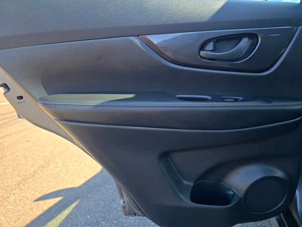 2020 Nissan Rogue S Crossover Image 17
