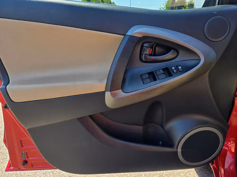 2012 Toyota RAV4 Base Image 14