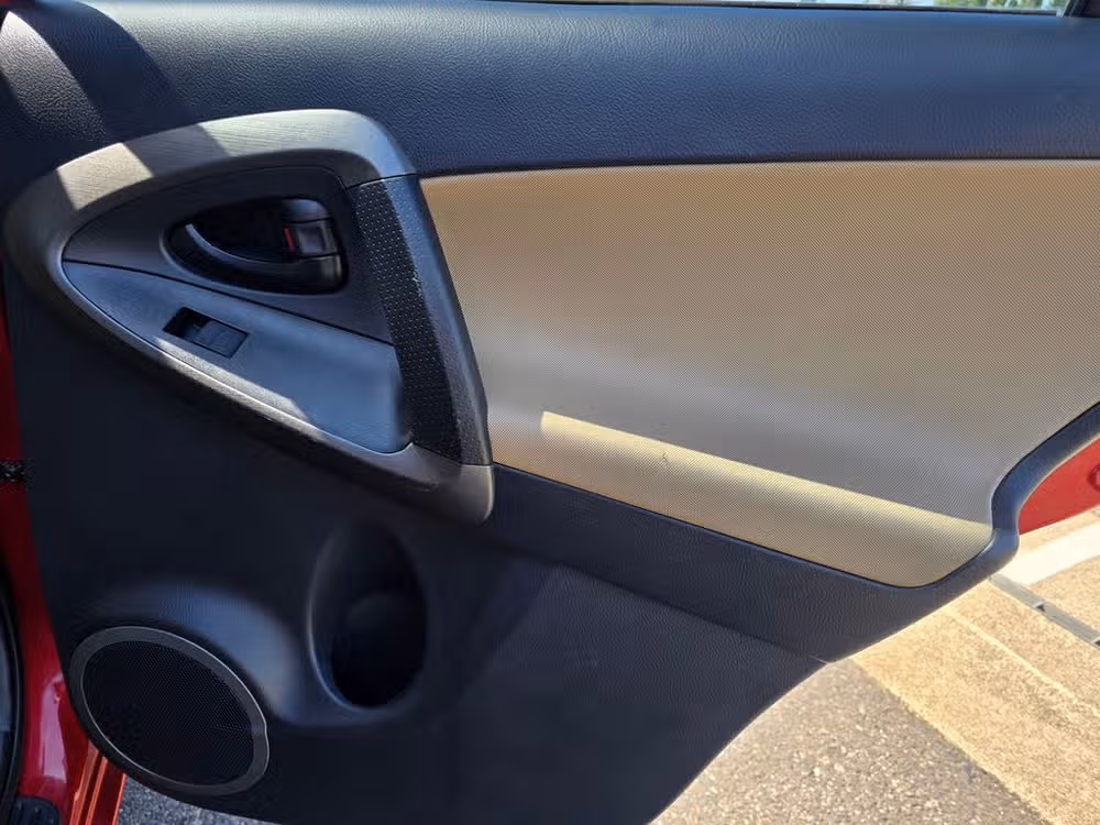 2012 Toyota RAV4 Base Image 21