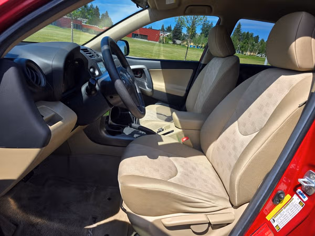 2012 Toyota RAV4 Base Image 12