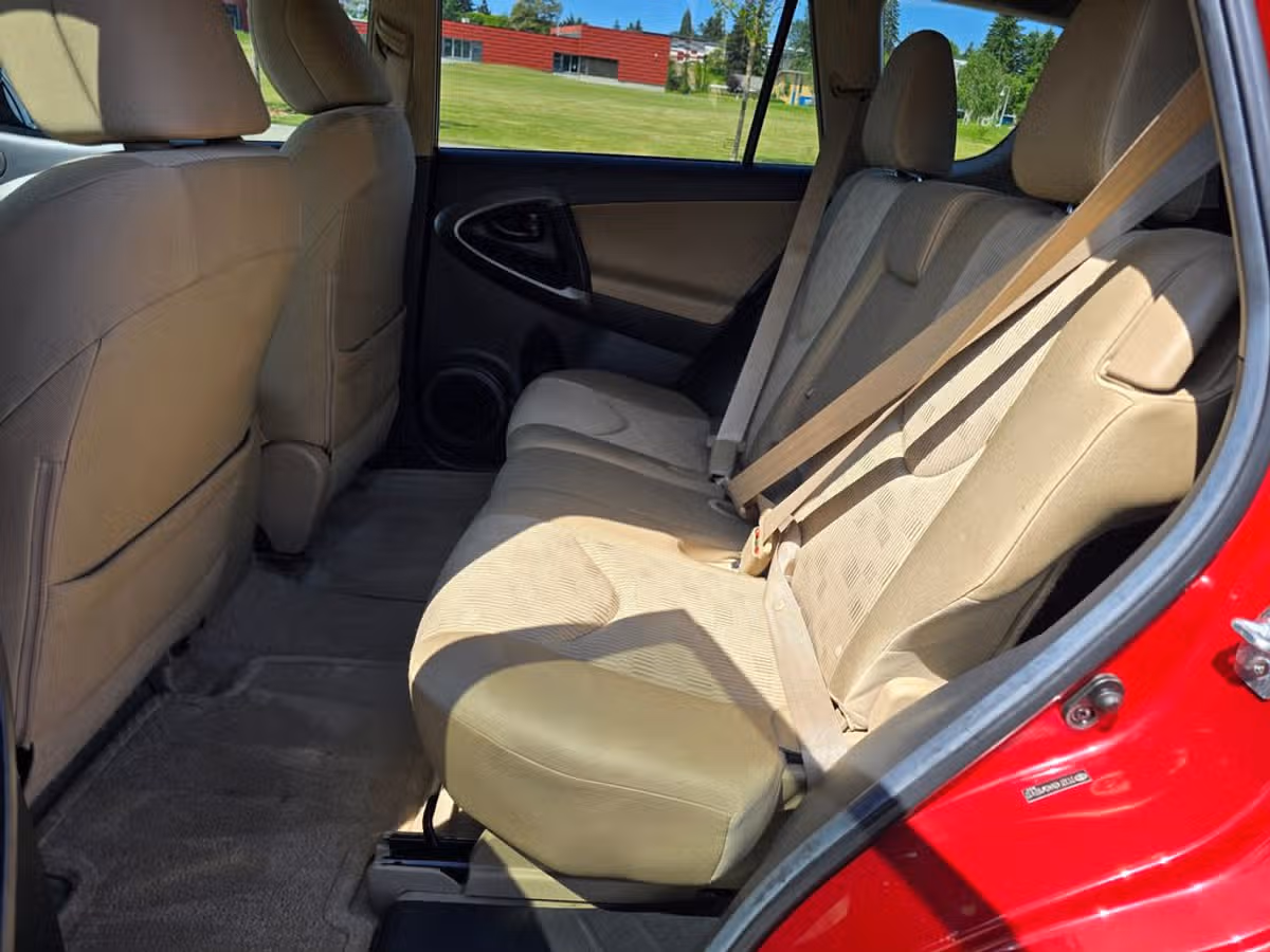 2012 Toyota RAV4 Base Image 15