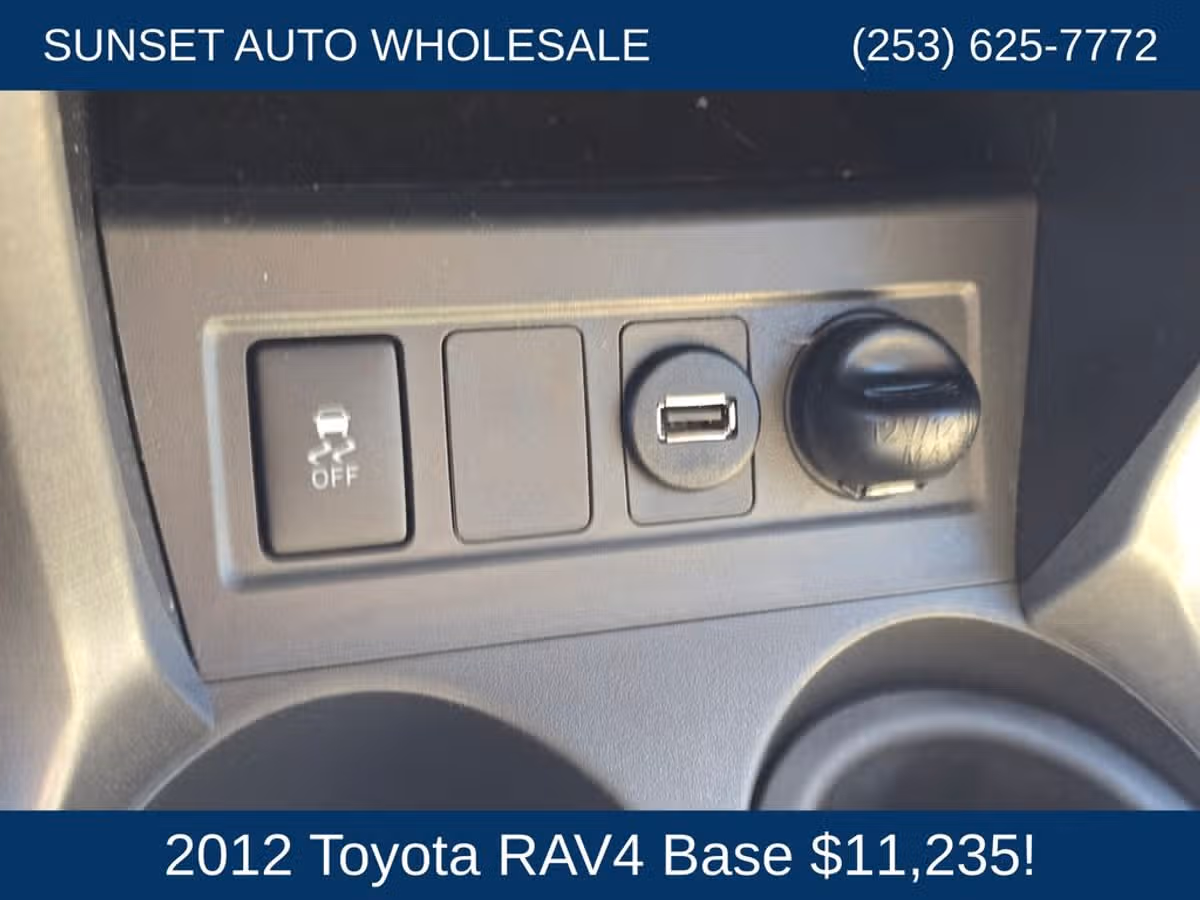 2012 Toyota RAV4 Base Image 32