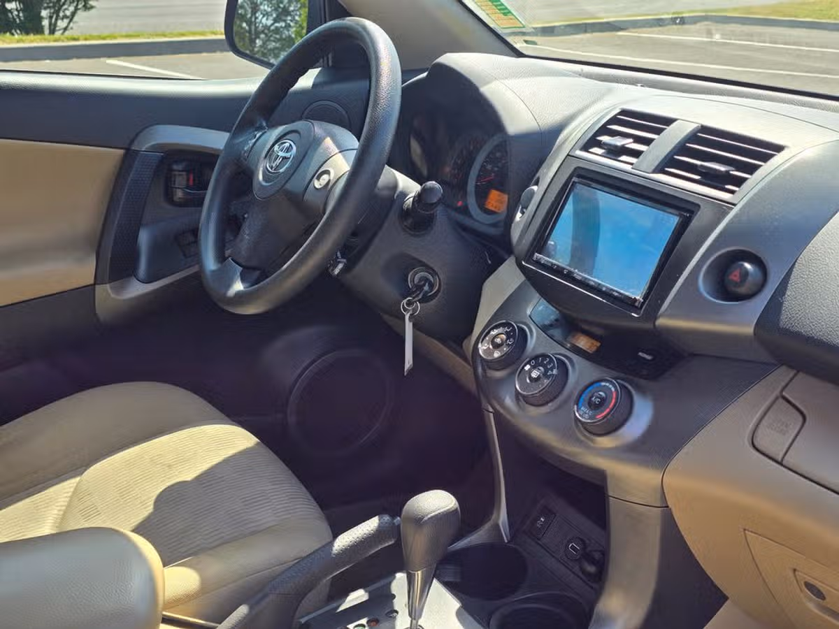 2012 Toyota RAV4 Base Image 18