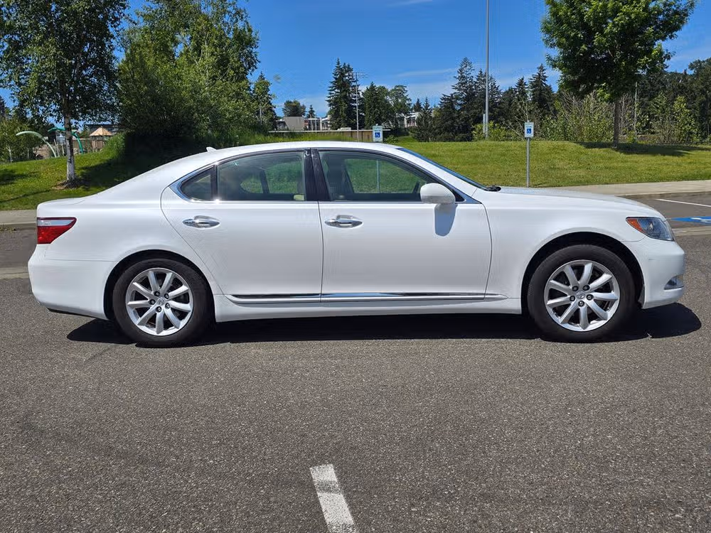 2007 Lexus LS 460 Base Image 7