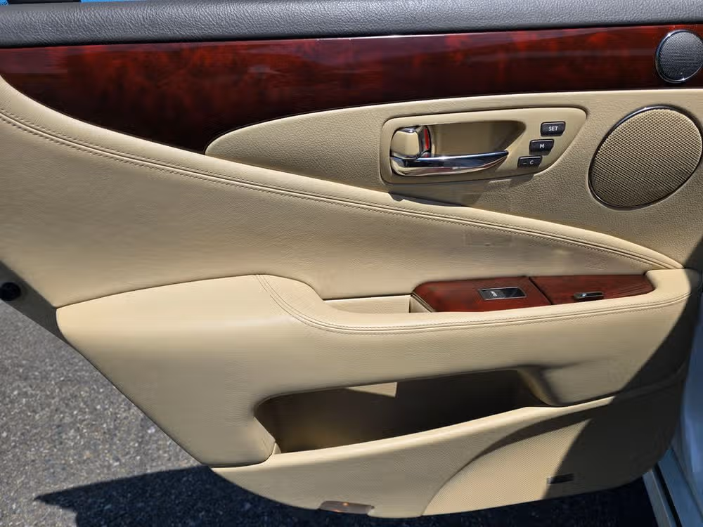 2007 Lexus LS 460 Base Image 17