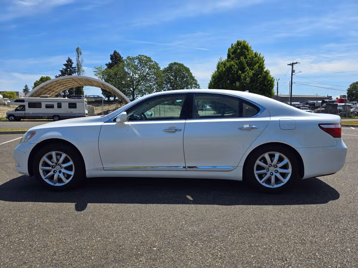 2007 Lexus LS 460 Base Image 3