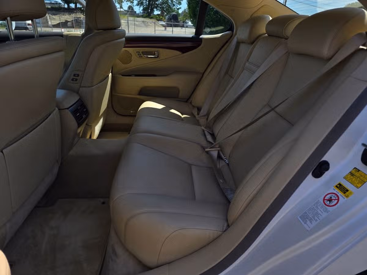 2007 Lexus LS 460 Base Image 16