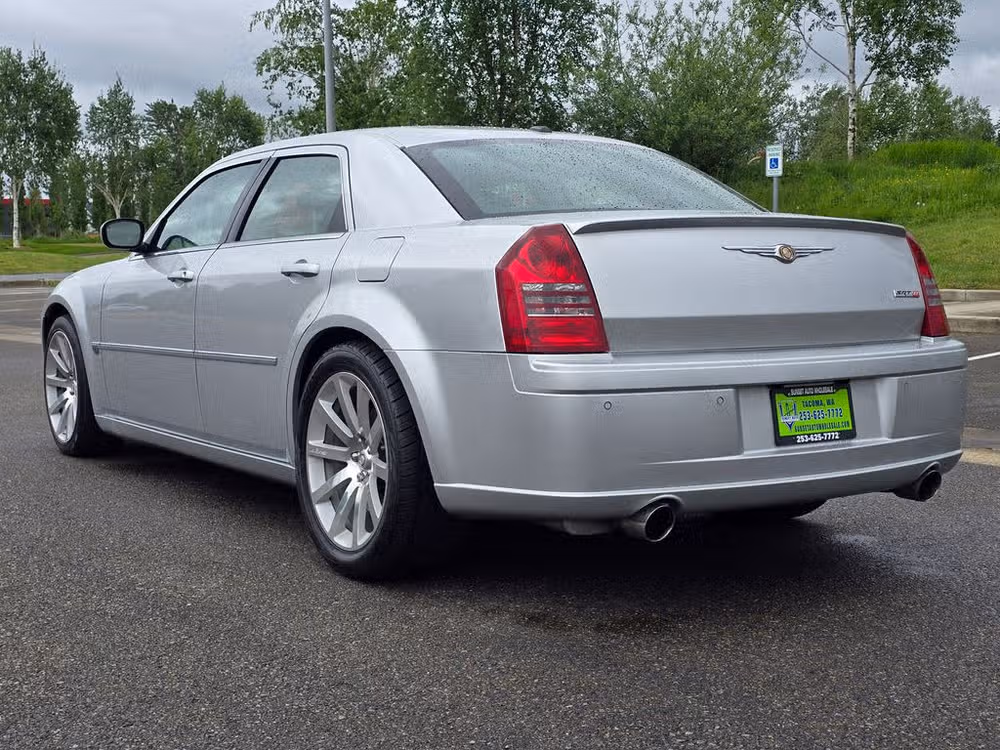 2006 Chrysler 300 SRT-8 Lower Image 1