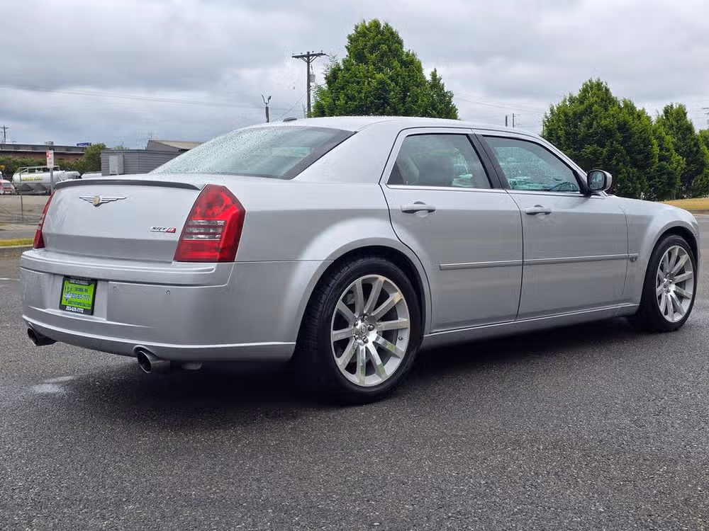 2006 Chrysler 300 SRT-8 Lower Image 3