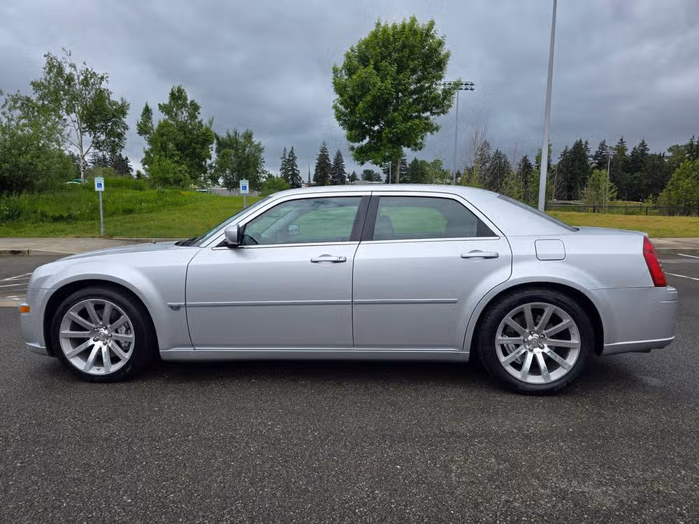 2006 Chrysler 300 SRT-8 Image 3