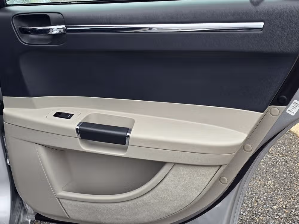 2006 Chrysler 300 SRT-8 Image 20