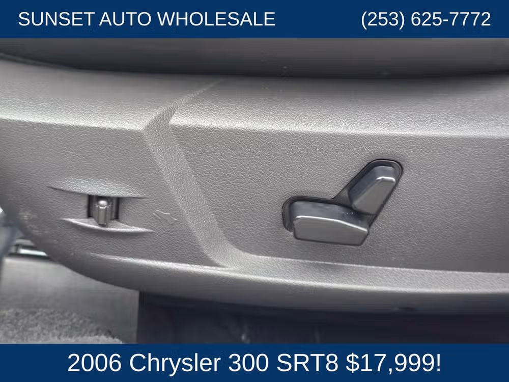 2006 Chrysler 300 SRT-8 Image 29