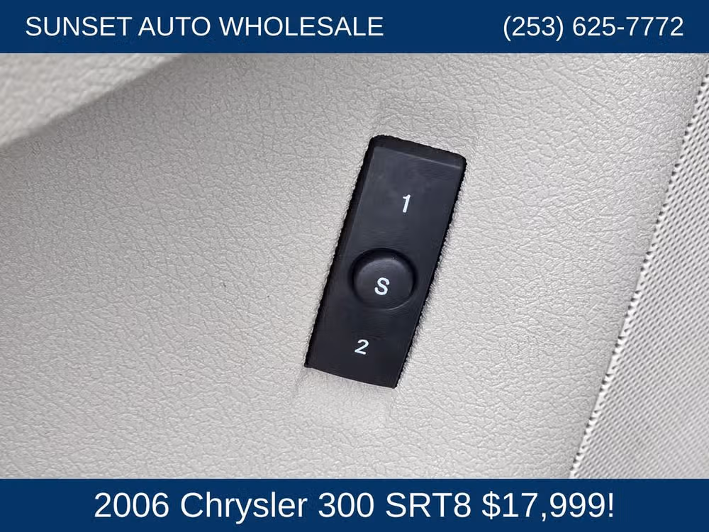 2006 Chrysler 300 SRT-8 Image 28