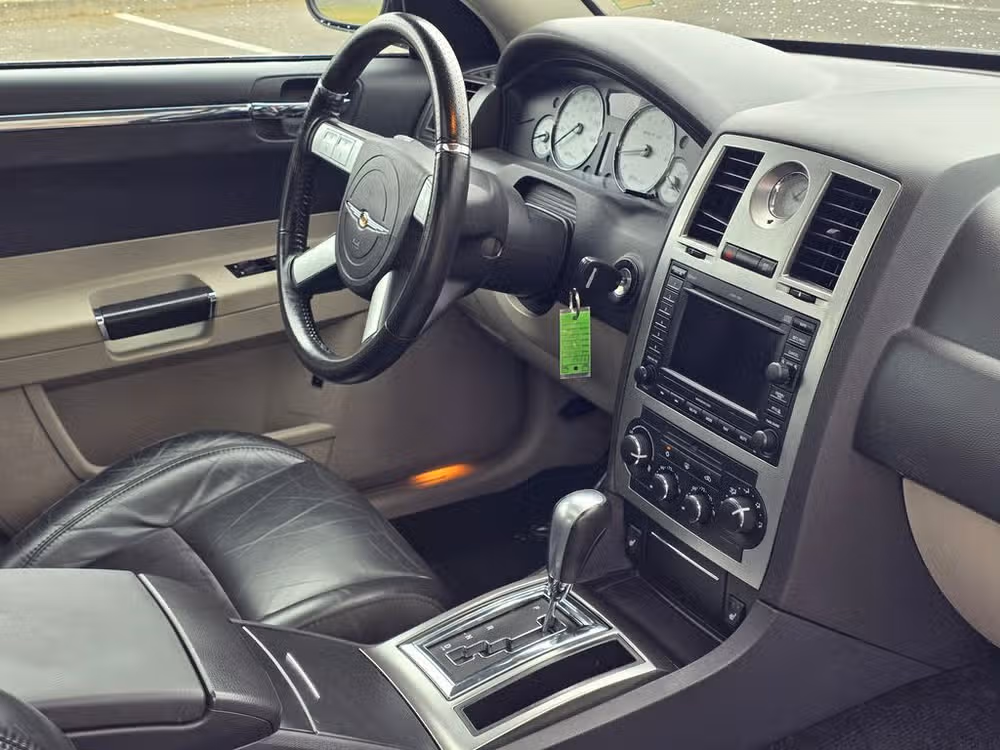 2006 Chrysler 300 SRT-8 Image 18