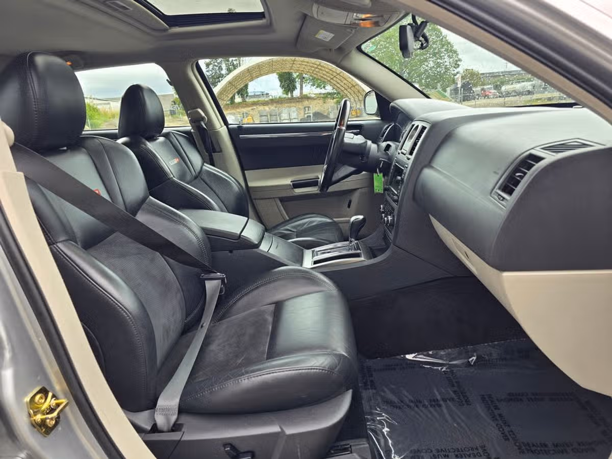 2006 Chrysler 300 SRT-8 Image 17