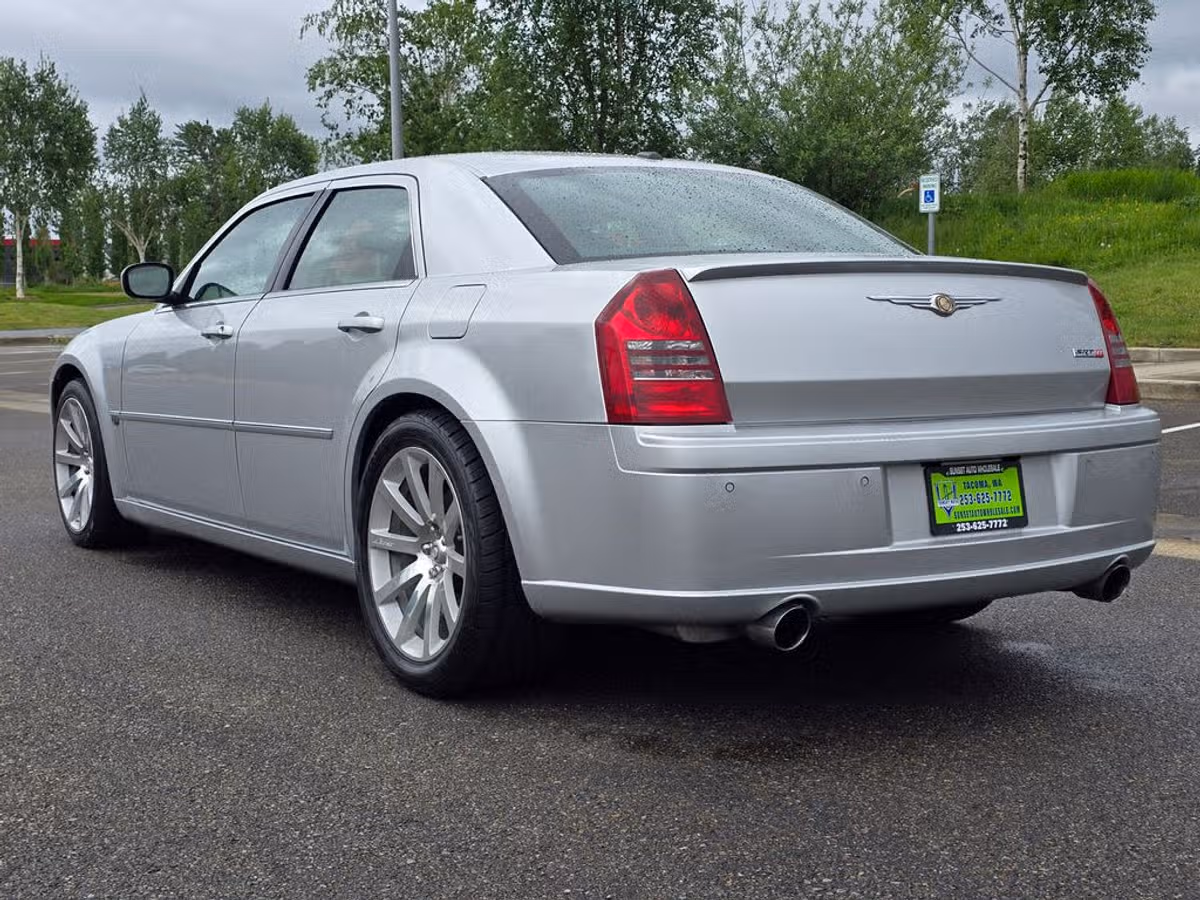 2006 Chrysler 300 SRT-8 Image 4