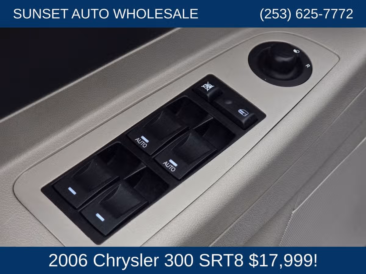 2006 Chrysler 300 SRT-8 Image 27
