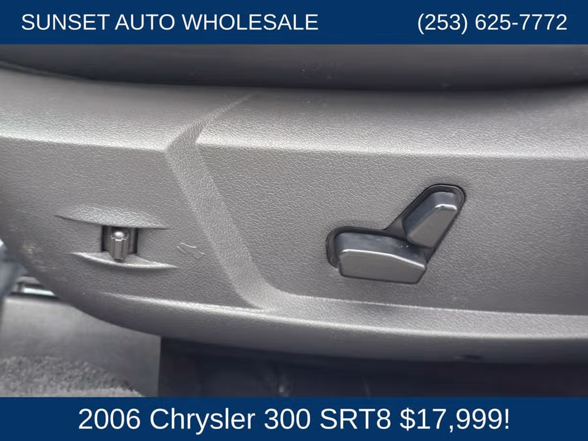 2006 Chrysler 300 SRT-8 Image 29