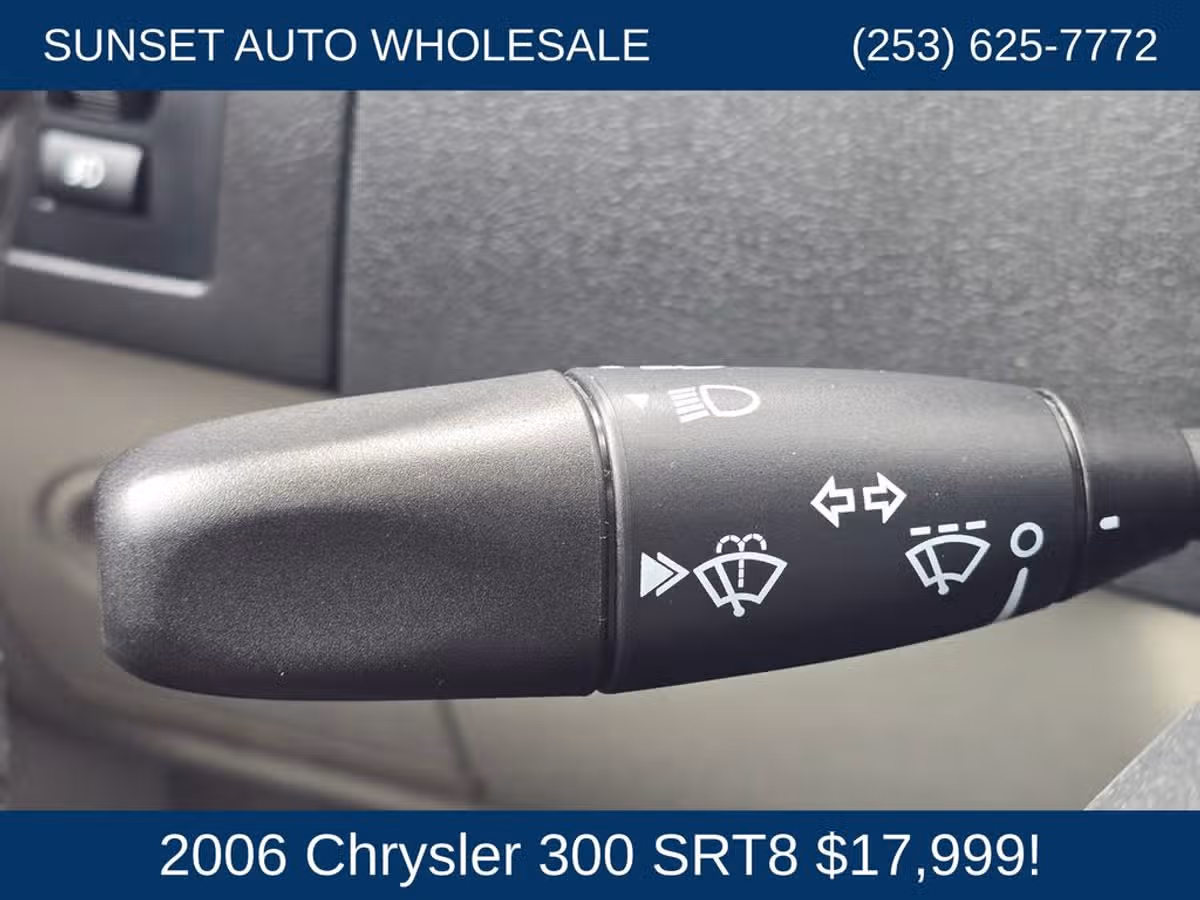 2006 Chrysler 300 SRT-8 Image 33