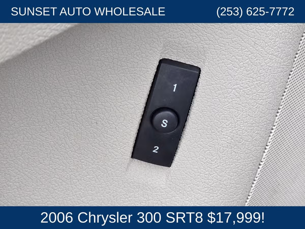 2006 Chrysler 300 SRT-8 Image 28