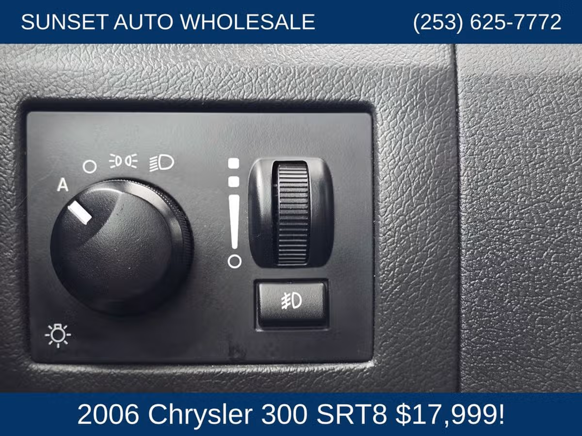 2006 Chrysler 300 SRT-8 Image 30