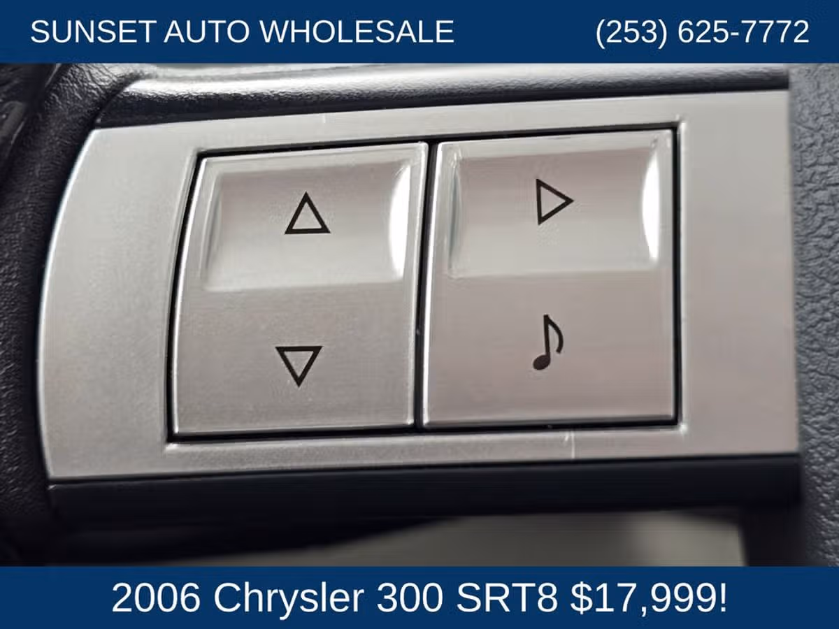 2006 Chrysler 300 SRT-8 Image 34