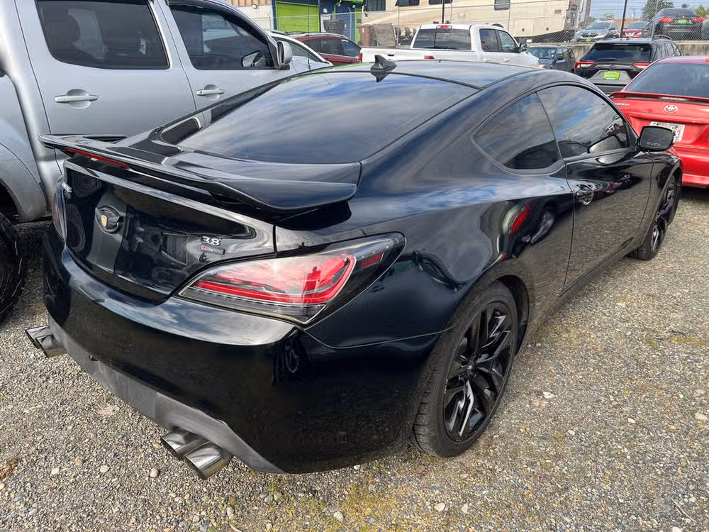 2016 Hyundai Genesis Coupe 3.8 R-Spec Image 3