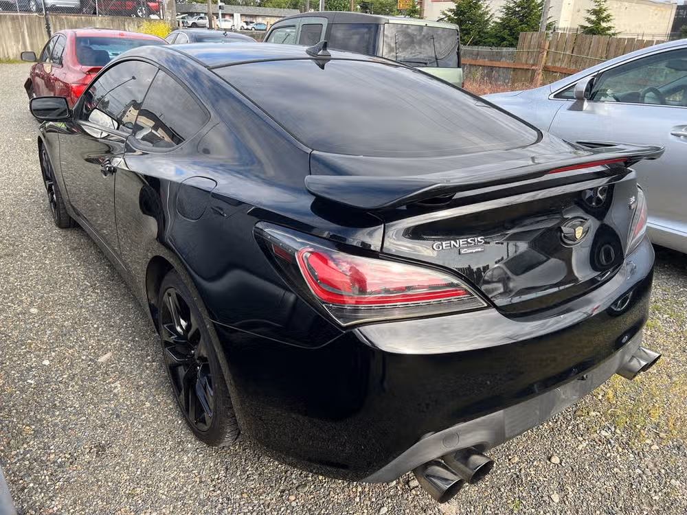 2016 Hyundai Genesis Coupe 3.8 R-Spec Image 2