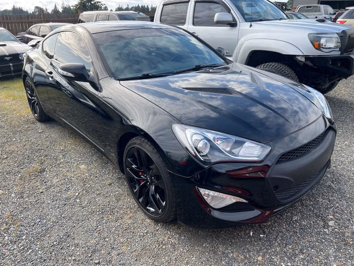 2016 Hyundai Genesis Coupe 3.8 R-Spec Image 4