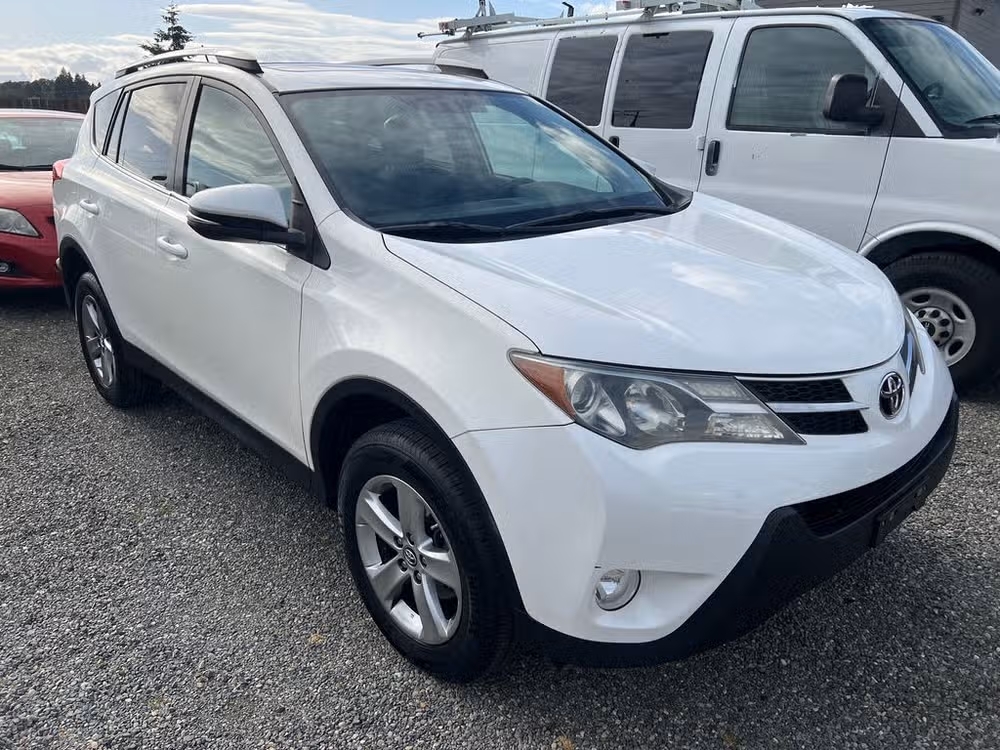2015 Toyota RAV4 XLE Image 4
