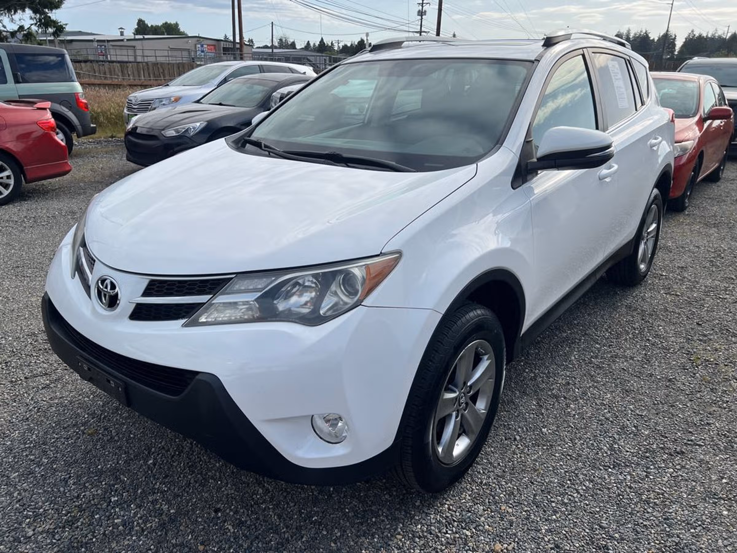 2015 Toyota RAV4 XLE Image 1