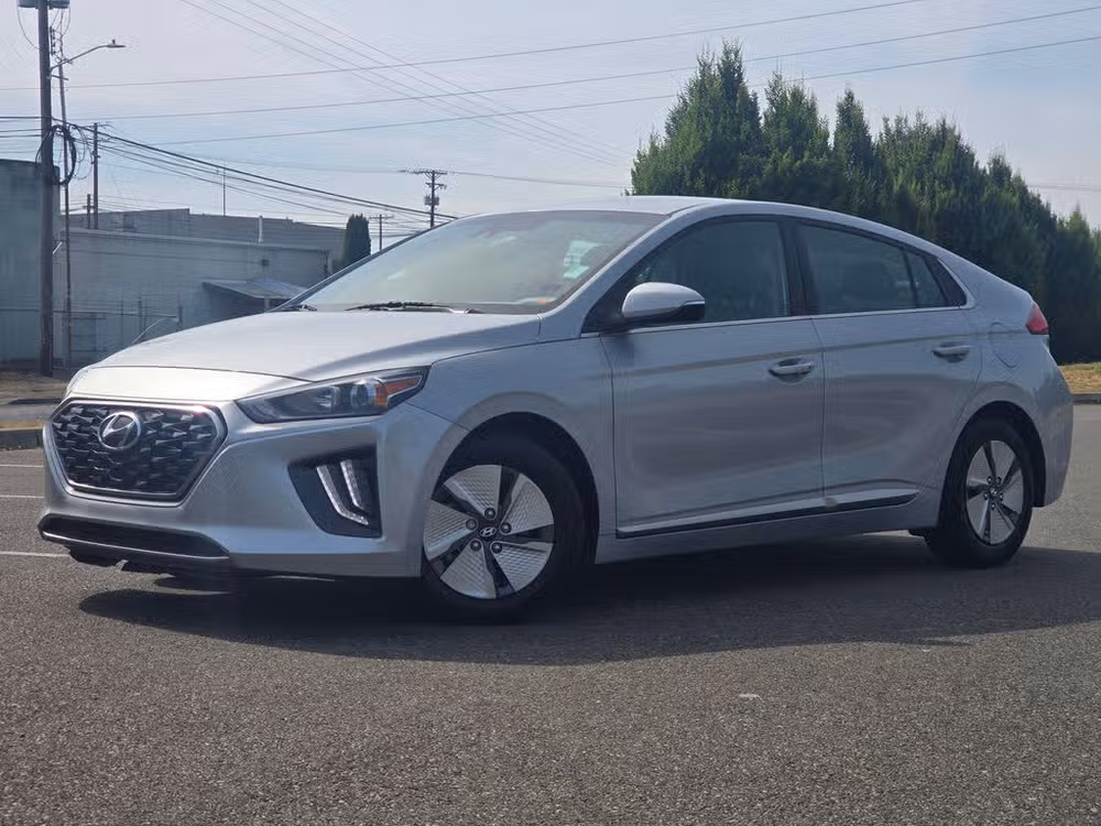 2022 Hyundai IONIQ Hybrid SE Image 1