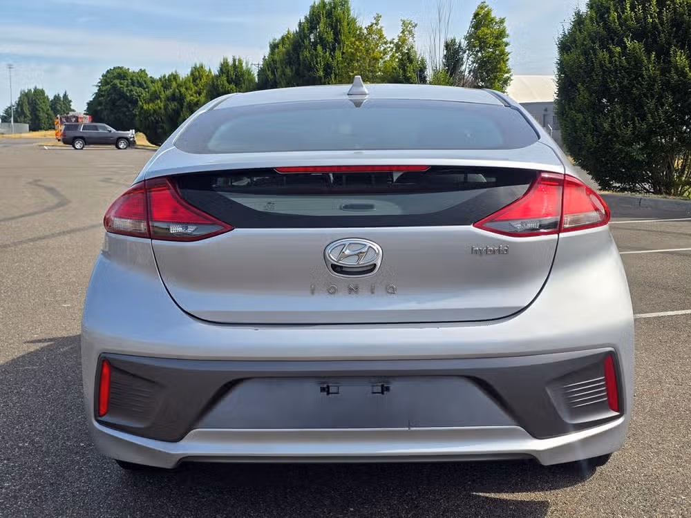 2022 Hyundai IONIQ Hybrid SE Image 5