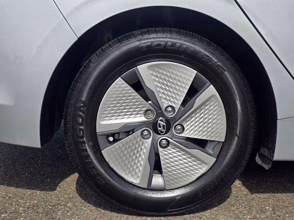 2022 Hyundai IONIQ Hybrid SE Image 10