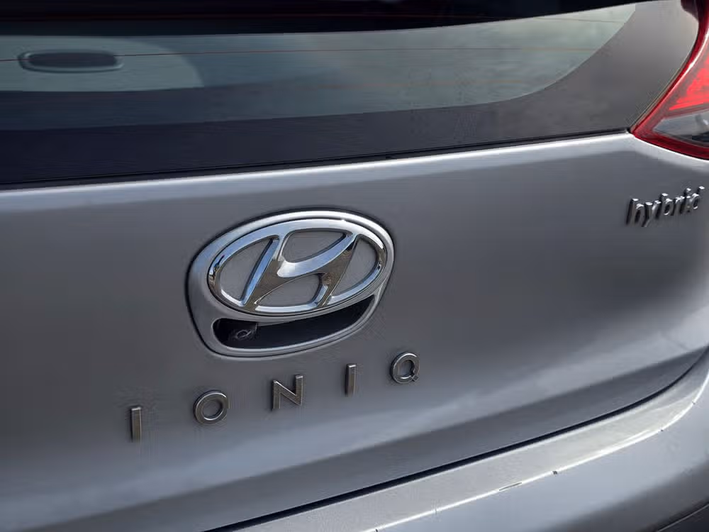 2022 Hyundai IONIQ Hybrid SE Image 18