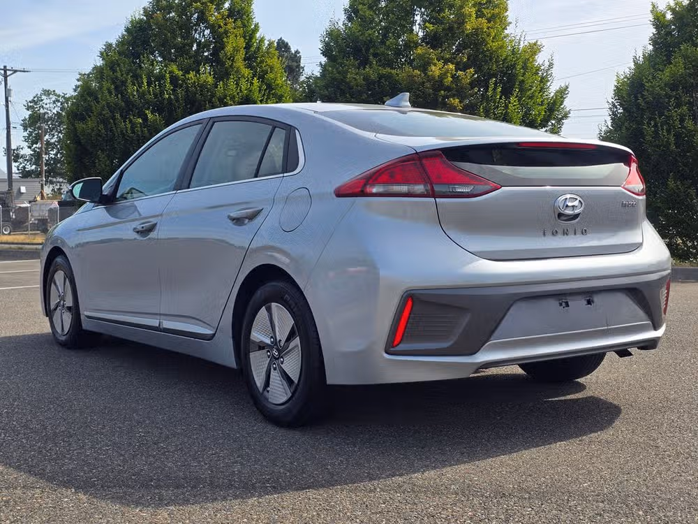 2022 Hyundai IONIQ Hybrid SE Image 4