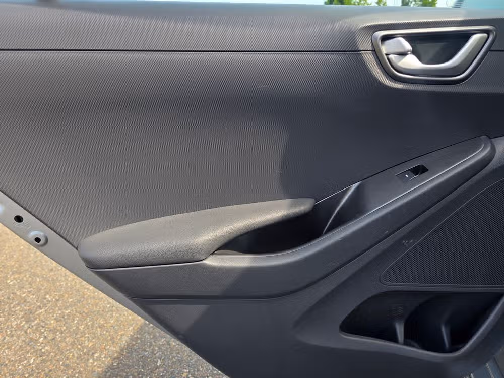 2022 Hyundai IONIQ Hybrid SE Image 17
