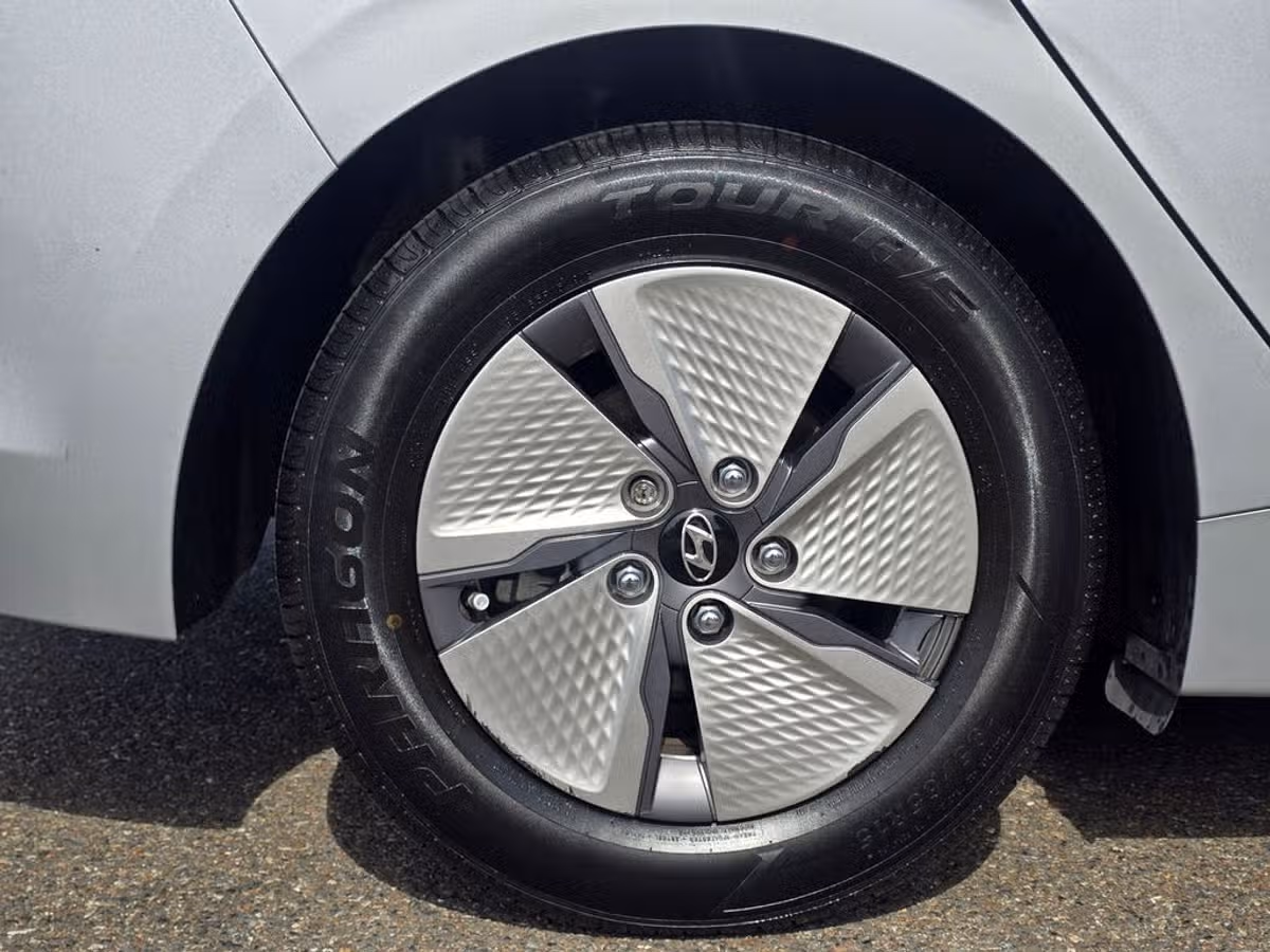 2022 Hyundai IONIQ Hybrid SE Image 10