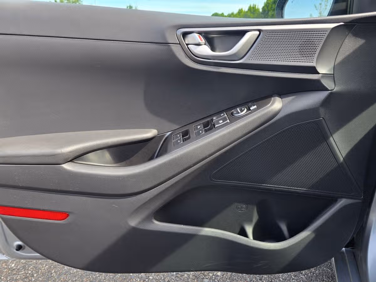 2022 Hyundai IONIQ Hybrid SE Image 14