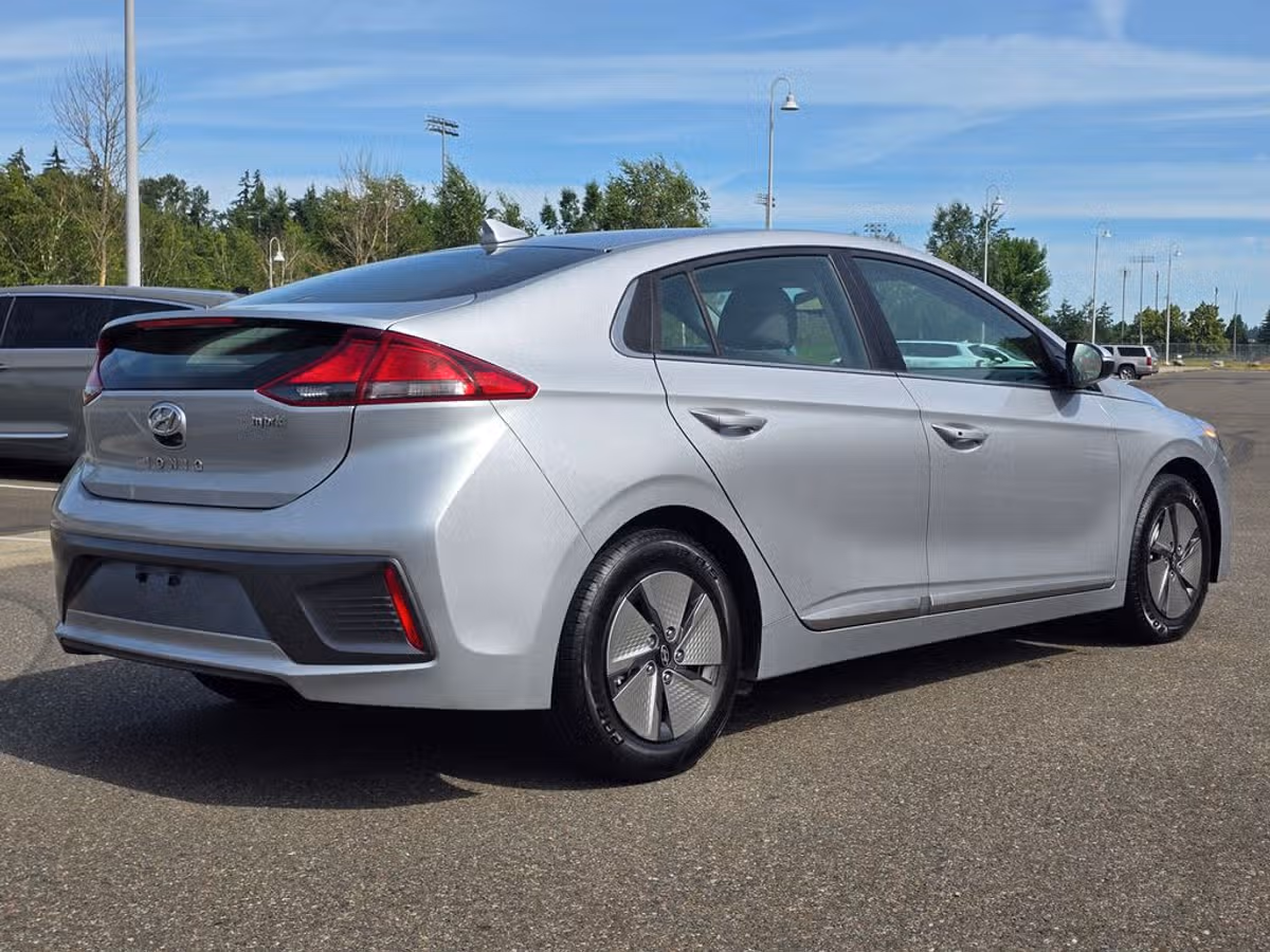 2022 Hyundai IONIQ Hybrid SE Image 6