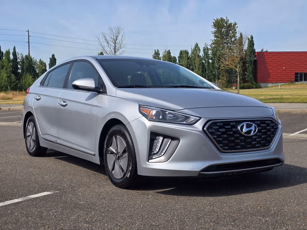 2022 Hyundai IONIQ Hybrid SE Image 8